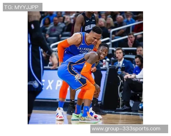 火箭双星威少与施罗德展现团队篮球实力KD被包夹依然难敌55开局面 火箭双星威少与施罗德展现团队篮球实力KD被包夹依然难敌55开局面