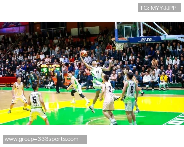 戴奇强调球队凝聚力源于拼搏精神与工作态度而非单纯天赋 戴奇强调球队凝聚力源于拼搏精神与工作态度而非单纯天赋